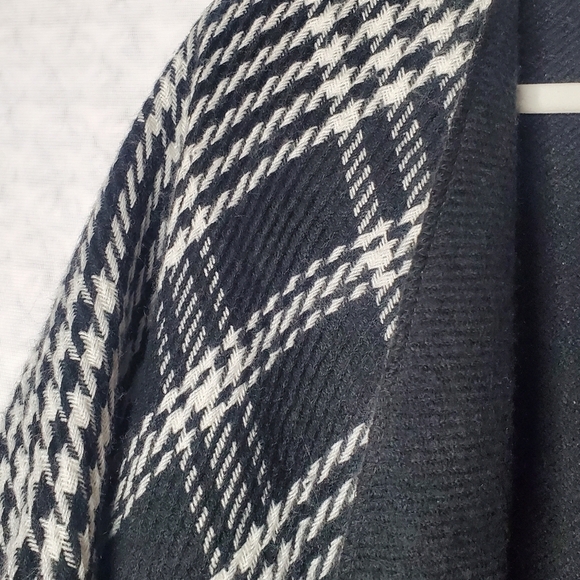 Anne Klein Houndstooth Cape - Picture 2 of 6